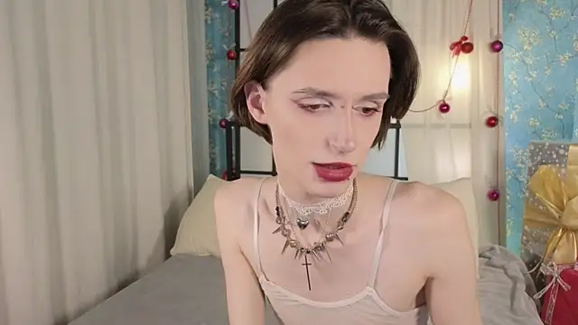 madi snow online show from December 18, 2025, 12:22 pm