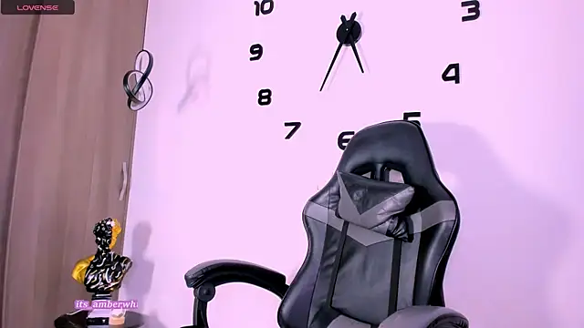 Snapshot of _Mia_Pink_ chatting on October 6, 2025, 10:29 pm Mia Pink online show from October 6, 2025, 10:29 pm