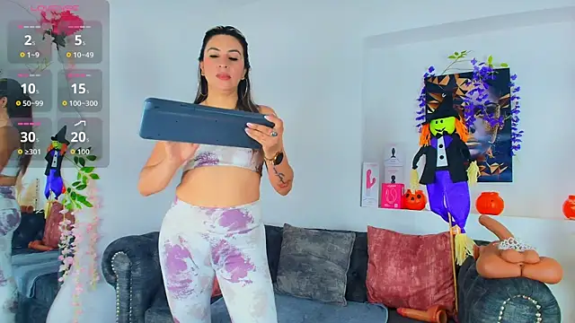 Snapshot of may_wood chatting on October 25, 2025, 10:45 am may wood online show from October 25, 2025, 10:45 am