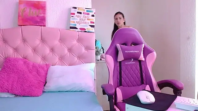 Charlote lowen online show from September 10, 2025, 11:54 am