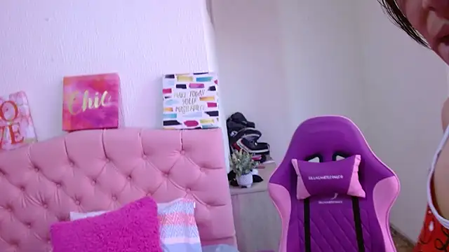 Charlote lowen online show from October 5, 2025, 12:58 pm