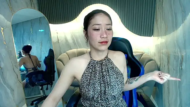 valentina r  online show from November 12, 2025, 3:29 am