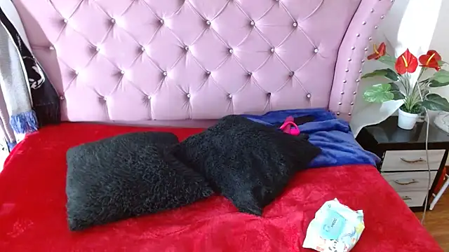 katalinathxandbritney1 online show from February 3, 2026, 4:43 am