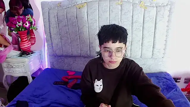 katalinathxandbritney1 online show from February 5, 2026, 3:55 am