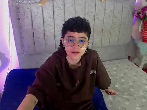 katalinathxandbritney1 online show from February 6, 2026, 7:23 am