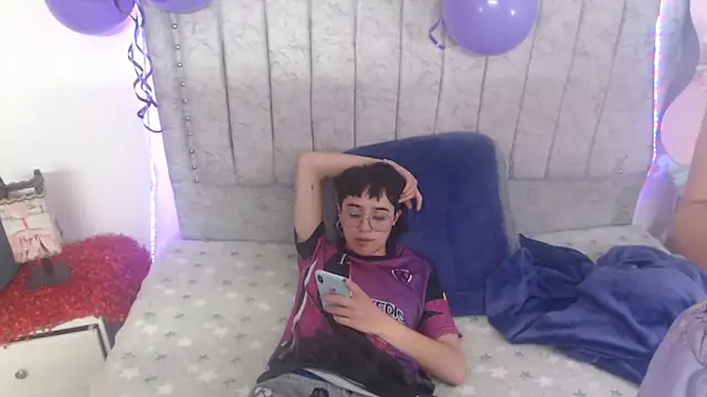 katalinathxandbritney1 online show from February 18, 2026, 4:19 am