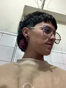 katalinathxandbritney1 online show from February 26, 2026, 10:09 pm