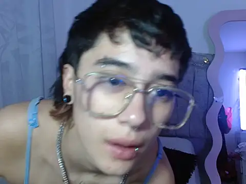 katalinathxandbritney1 online show from March 26, 2026, 1:44 am