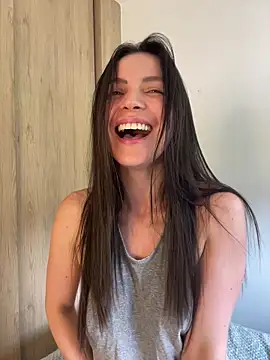 karinasantos  online show from May 6, 2026, 3:17 pm