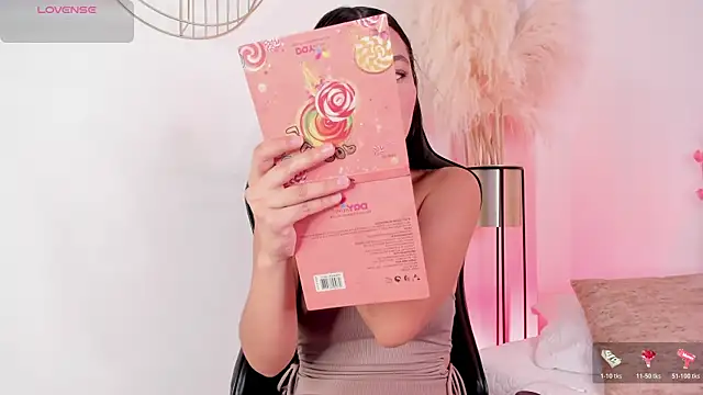 MartinnaGreco online show from November 21, 2025, 8:40 pm