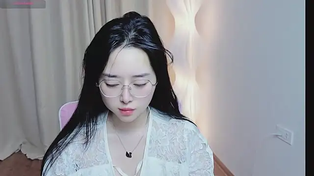 Miu-999 online show from December 17, 2025, 7:03 am