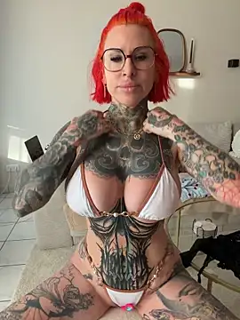 Snapshot of CatCoxx chatting on April 26, 2026, 5:38 am CatCoxx online show from April 26, 2026, 5:38 am
