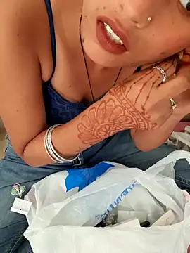 Snapshot of Naira-Tripathi chatting on September 17, 2025, 5:20 am Naira-Tripathi online show from September 17, 2025, 5:20 am