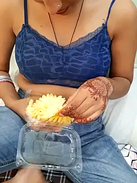 Snapshot of Naira-Tripathi chatting on September 28, 2025, 5:35 am Naira-Tripathi online show from September 28, 2025, 5:35 am