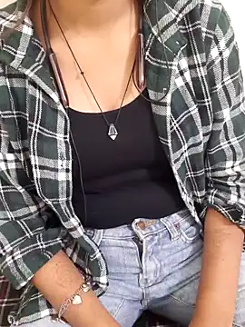 Snapshot of Naira-Tripathi chatting on October 24, 2025, 6:21 am Naira-Tripathi online show from October 24, 2025, 6:21 am