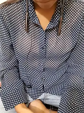 Snapshot of Naira-Tripathi chatting on October 28, 2025, 5:33 am Naira-Tripathi online show from October 28, 2025, 5:33 am