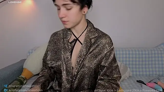 Snapshot of revalation_ chatting on October 19, 2025, 3:12 pm revalation  online show from October 19, 2025, 3:12 pm