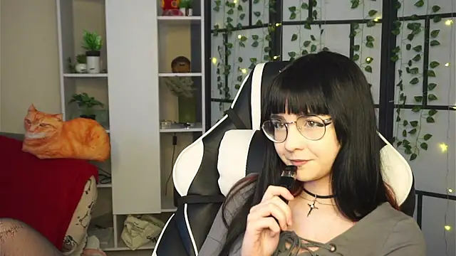 BereniceBattersby online show from September 16, 2025, 8:32 pm