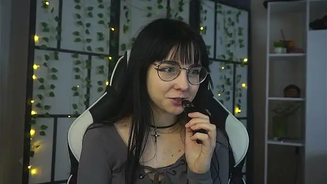 BereniceBattersby online show from October 6, 2025, 8:50 pm