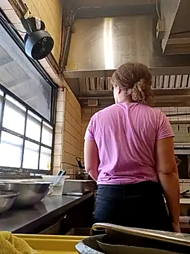 sarahkat86 online show from September 9, 2025, 3:33 pm