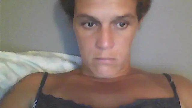 Snapshot of sarahkat86 chatting on February 18, 2026, 12:28 am sarahkat86 online show from February 18, 2026, 12:28 am