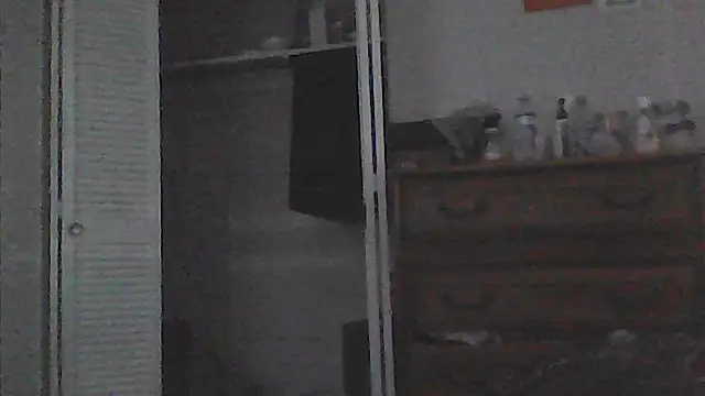 Snapshot of sarahkat86 chatting on April 16, 2026, 9:39 pm sarahkat86 online show from April 16, 2026, 9:39 pm
