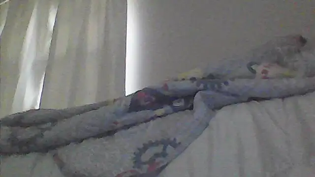 Snapshot of sarahkat86 chatting on April 27, 2026, 11:30 am sarahkat86 online show from April 27, 2026, 11:30 am