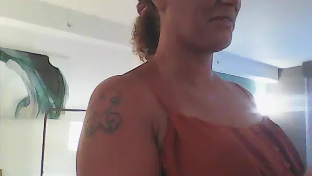 sarahkat86 online show from June 11, 2026, 10:30 pm