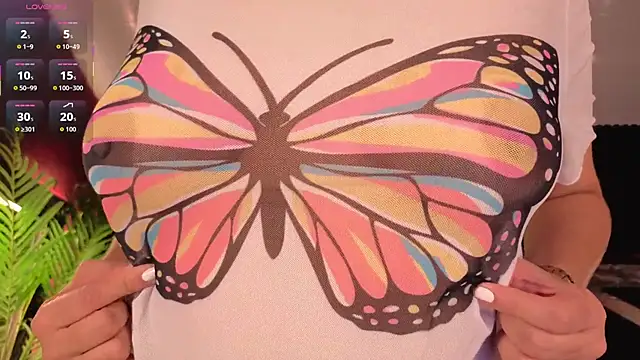 Snapshot of CristalHeart_ chatting on October 20, 2025, 12:05 pm CristalHeart  online show from October 20, 2025, 12:05 pm