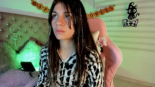 Snapshot of Jade_rey_ chatting on October 11, 2025, 4:12 am Jade rey  online show from October 11, 2025, 4:12 am