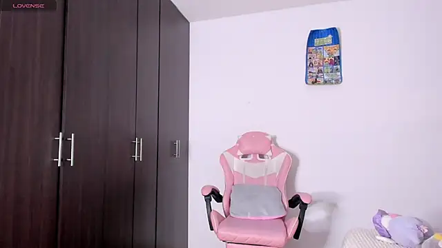 kendal hot01 online show from February 21, 2026, 11:00 am