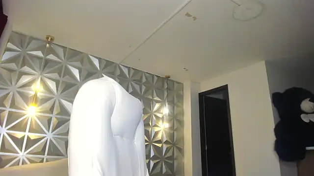 hellen tease online show from December 19, 2025, 12:34 pm