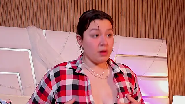 AdelaTaylor online show from October 17, 2025, 1:57 pm