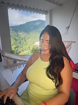 samanthahut1 online show from May 4, 2026, 9:55 pm