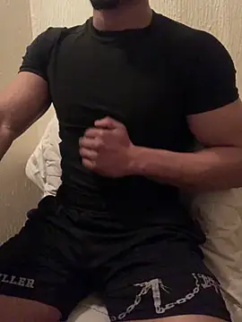 Snapshot of veilofstrength chatting on March 6, 2026, 12:40 am veilofstrength online show from March 6, 2026, 12:40 am