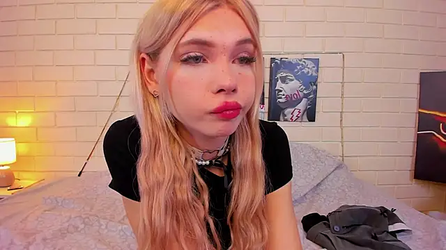 Snapshot of Blondy_Fina chatting on September 30, 2025, 4:50 am Blondy Fina online show from September 30, 2025, 4:50 am