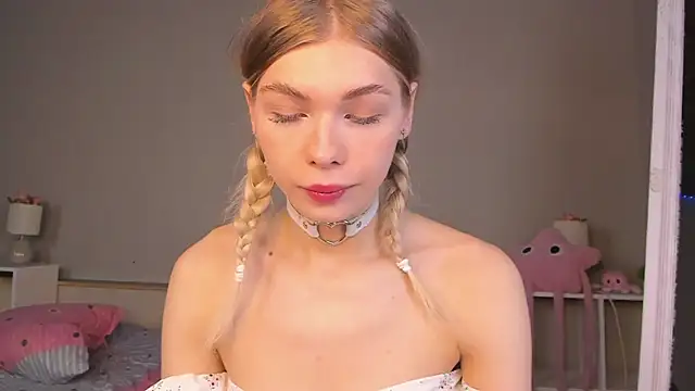 Snapshot of Blondy_Fina chatting on June 9, 2026, 5:19 am Blondy Fina online show from June 9, 2026, 5:19 am