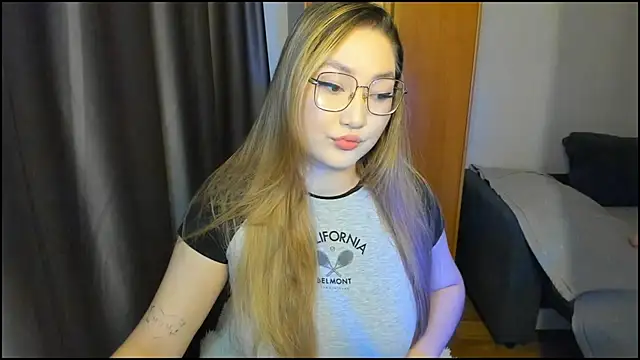 Snapshot of lyra_x chatting on May 5, 2026, 1:57 am lyra x online show from May 5, 2026, 1:57 am