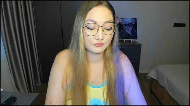 Snapshot of lyra_x chatting on August 1, 2026, 4:45 am lyra x online show from August 1, 2026, 4:45 am