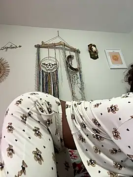 lilcubangoddess online show from January 16, 2026, 4:11 pm