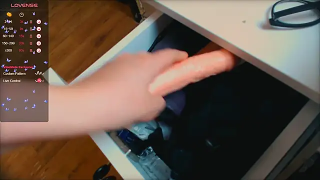 Snapshot of darlingeva1010 chatting on October 10, 2025, 2:10 am darlingeva1010 online show from October 10, 2025, 2:10 am