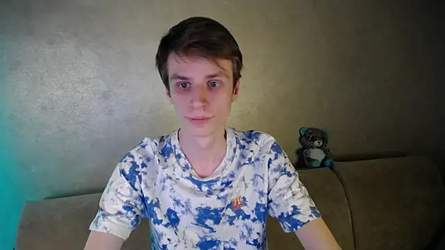 yes cute boy  online show from March 27, 2026, 6:18 pm