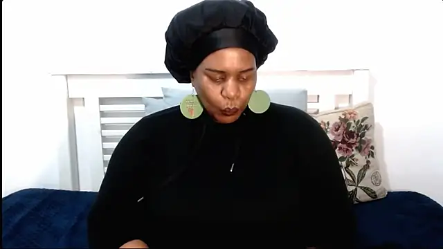 Snapshot of SplendidThalita chatting on October 21, 2025, 9:04 pm SplendidThalita online show from October 21, 2025, 9:04 pm