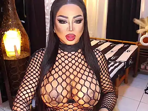 Snapshot of TRANSLUNAA chatting on October 8, 2025, 4:10 am TRANSLUNAA online show from October 8, 2025, 4:10 am