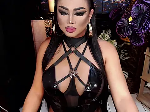 Snapshot of TRANSLUNAA chatting on December 4, 2025, 4:22 am TRANSLUNAA online show from December 4, 2025, 4:22 am