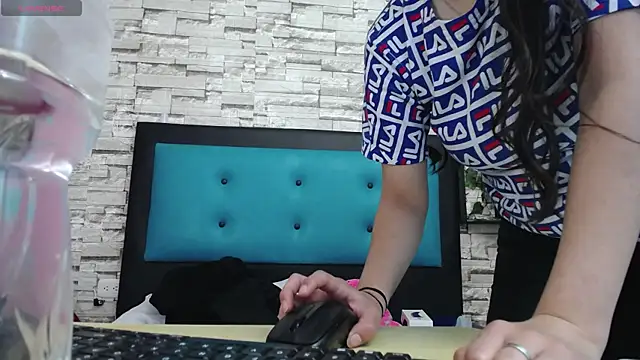 Snapshot of maily_can chatting on September 19, 2025, 12:28 pm maily can online show from September 19, 2025, 12:28 pm