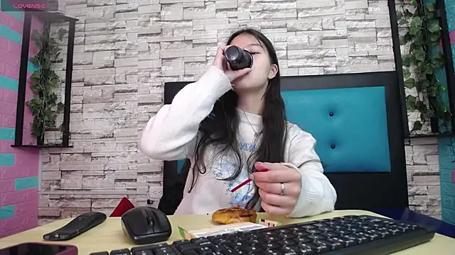 Snapshot of maily_can chatting on September 22, 2025, 12:40 pm maily can online show from September 22, 2025, 12:40 pm