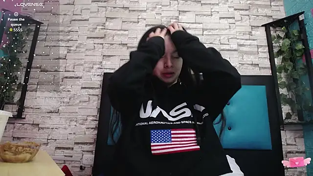 Snapshot of maily_can chatting on October 3, 2025, 12:35 pm maily can online show from October 3, 2025, 12:35 pm