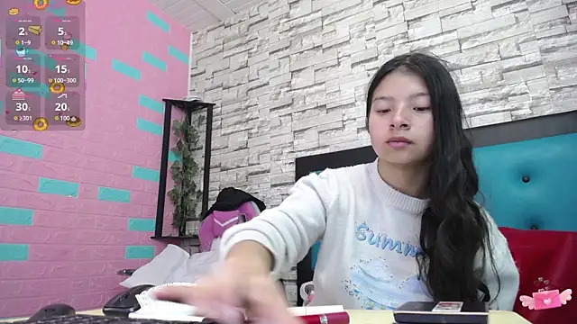 Snapshot of maily_can chatting on October 31, 2025, 12:50 pm maily can online show from October 31, 2025, 12:50 pm