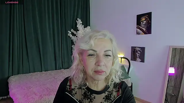 LiliaMoons online show from November 27, 2025, 12:40 pm